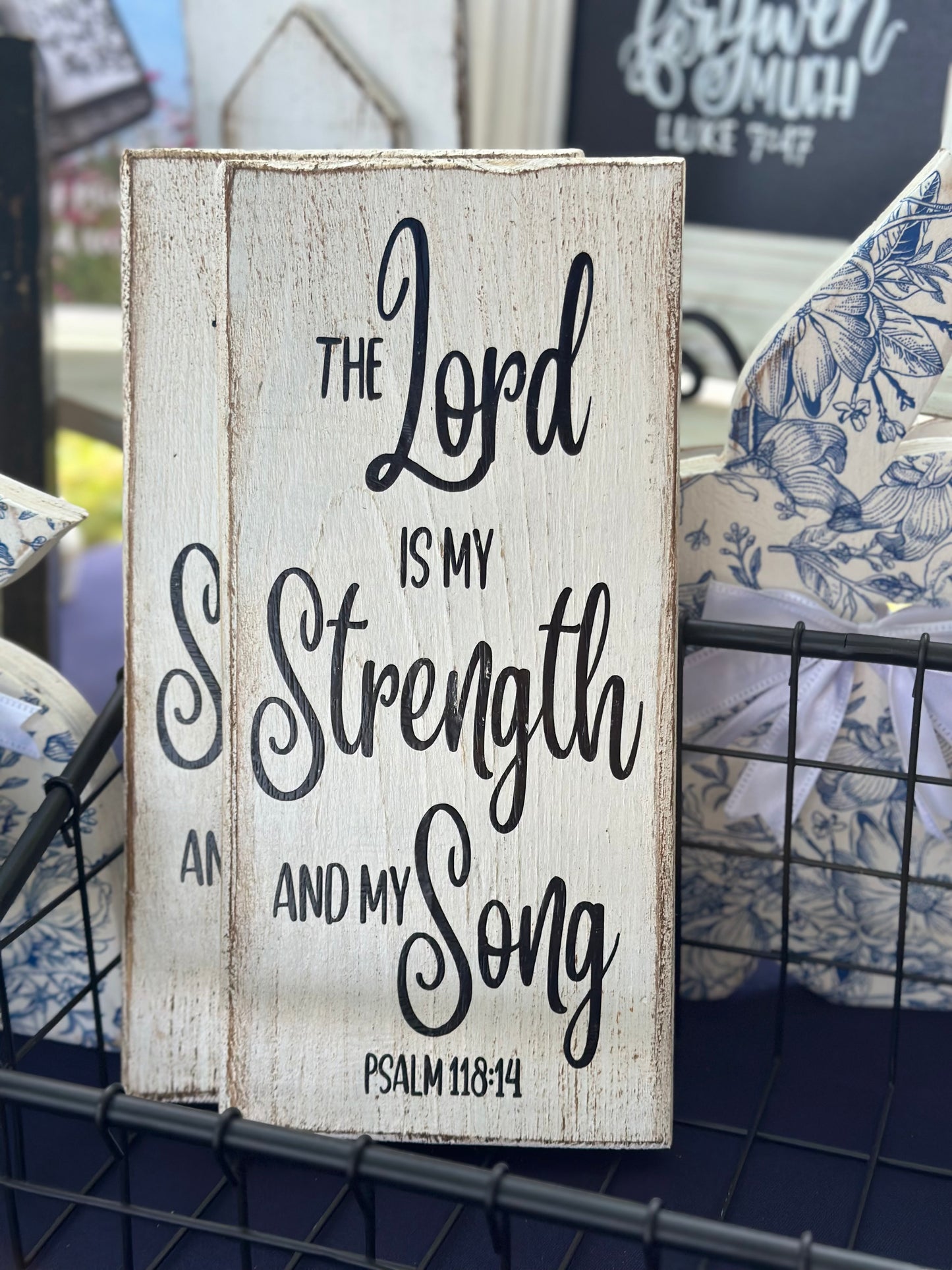 “Reclaimed Wood Inspirational Signs – Rustic Farmhouse Wall Decor with Bible Verses & Faith Quotes”